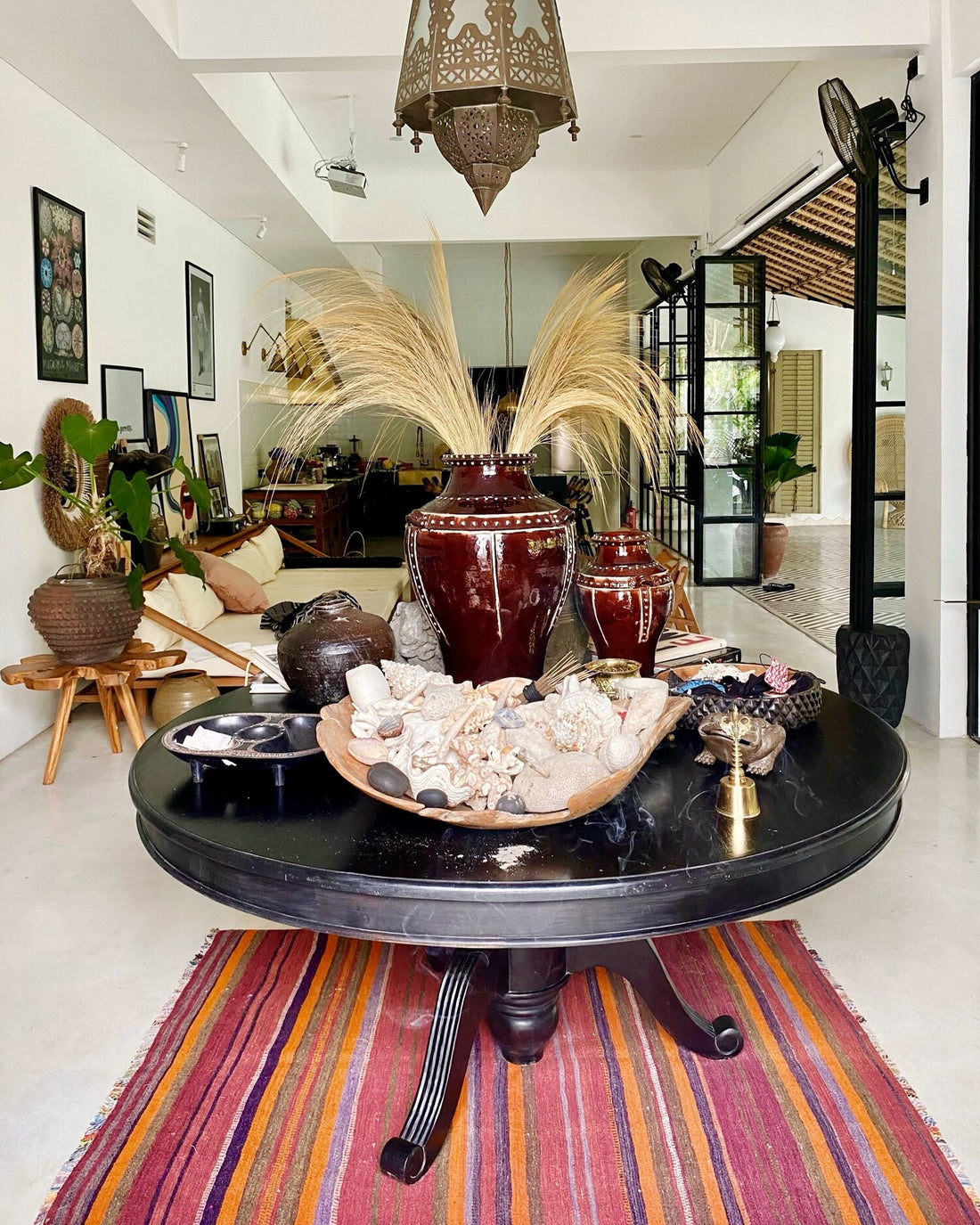 An old Indonesian table welcomes the visitors. 